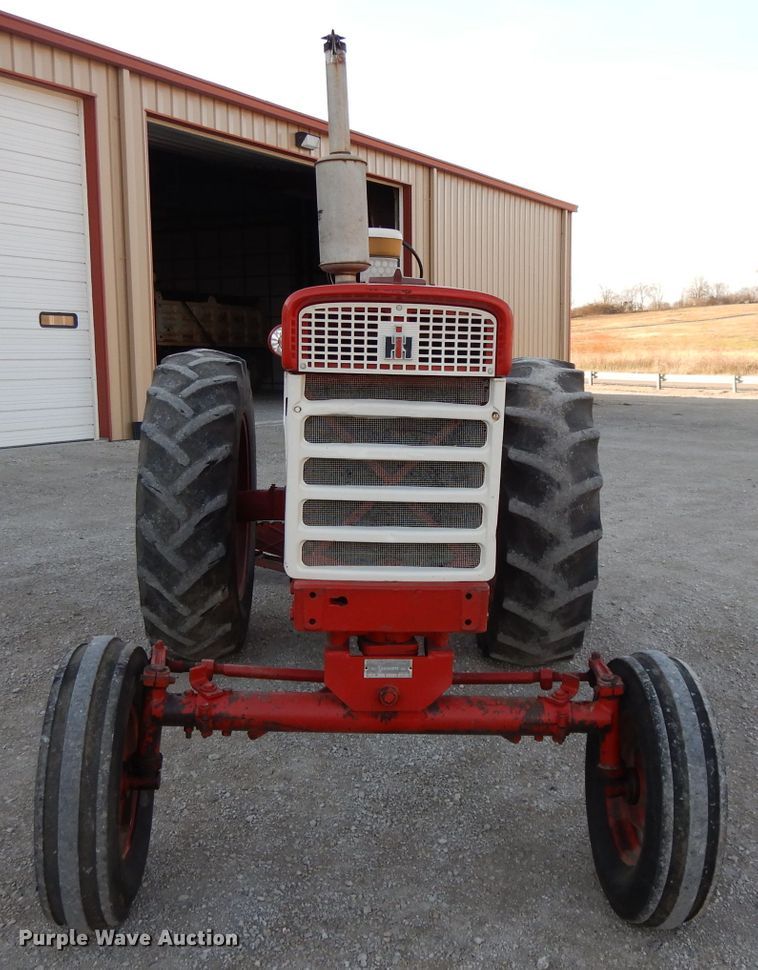 image for item DE2488 1963 International Farmall 560  tractor