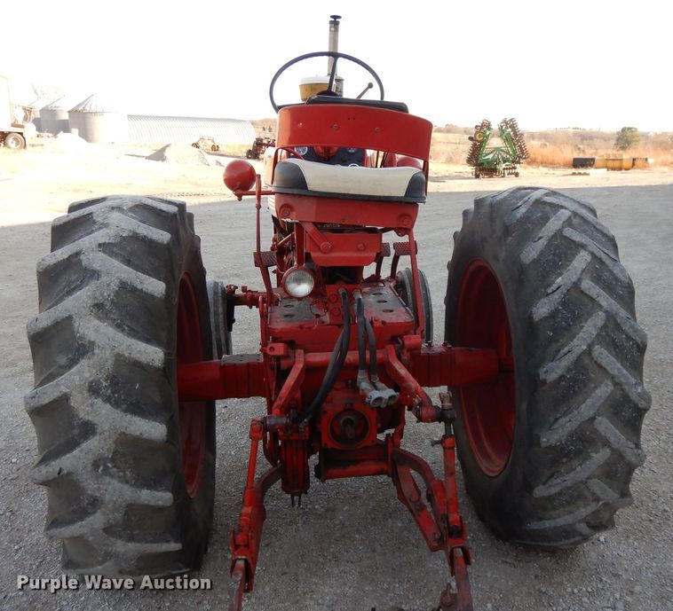 image for item DE2488 1963 International Farmall 560  tractor