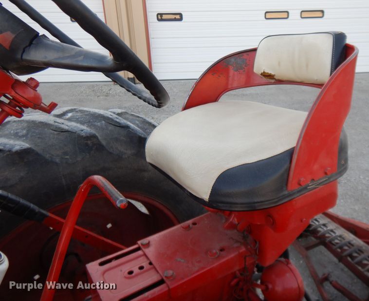 image for item DE2488 1963 International Farmall 560  tractor