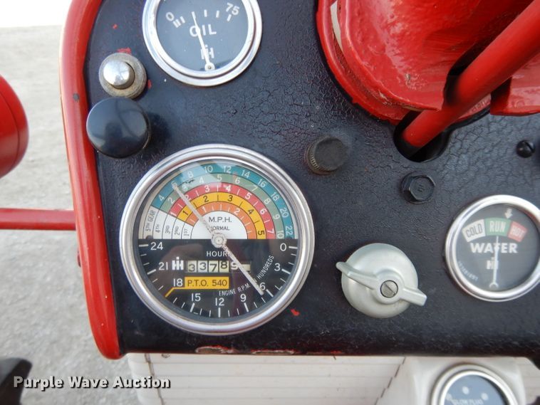 image for item DE2488 1963 International Farmall 560  tractor