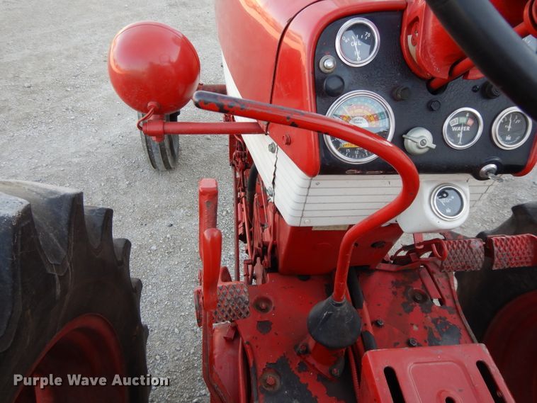 image for item DE2488 1963 International Farmall 560  tractor