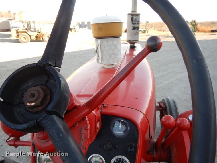 image for item DE2488 1963 International Farmall 560  tractor