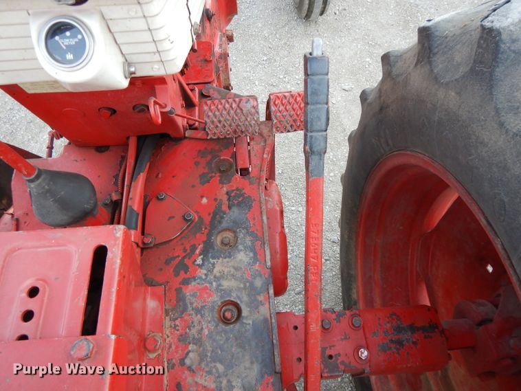 image for item DE2488 1963 International Farmall 560  tractor