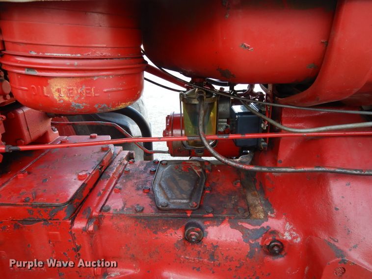 image for item DE2488 1963 International Farmall 560  tractor