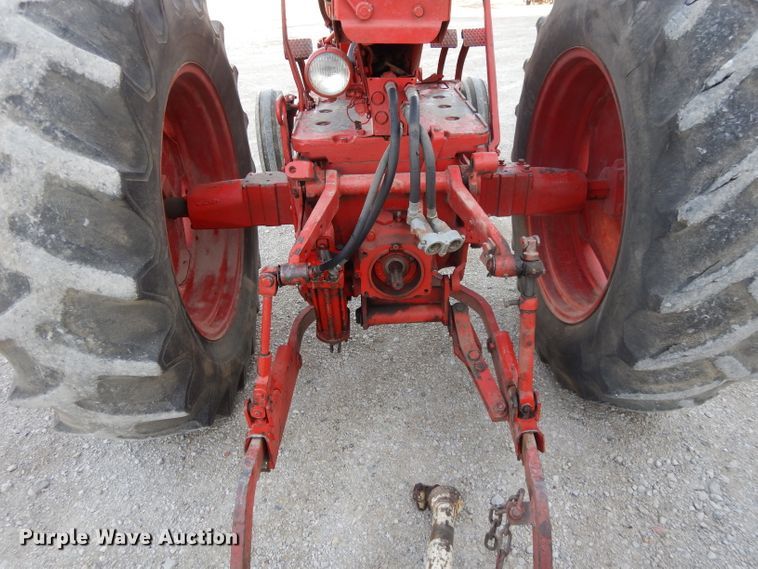 image for item DE2488 1963 International Farmall 560  tractor