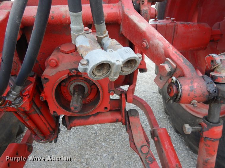 image for item DE2488 1963 International Farmall 560  tractor