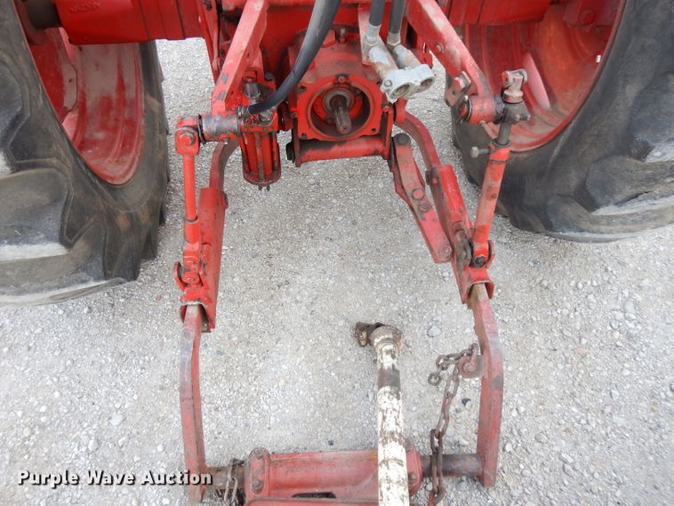 image for item DE2488 1963 International Farmall 560  tractor