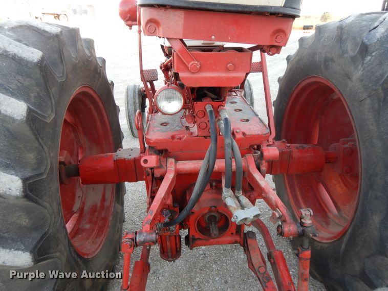 image for item DE2488 1963 International Farmall 560  tractor