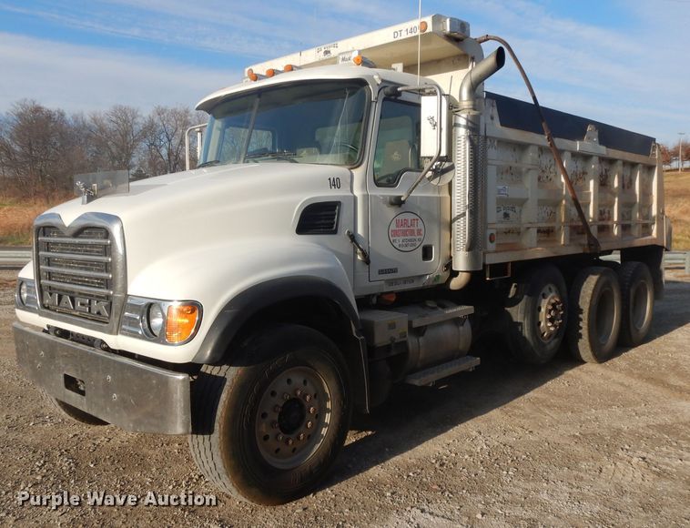 image for item DE2489 2003 Mack Granite CV713  dump truck