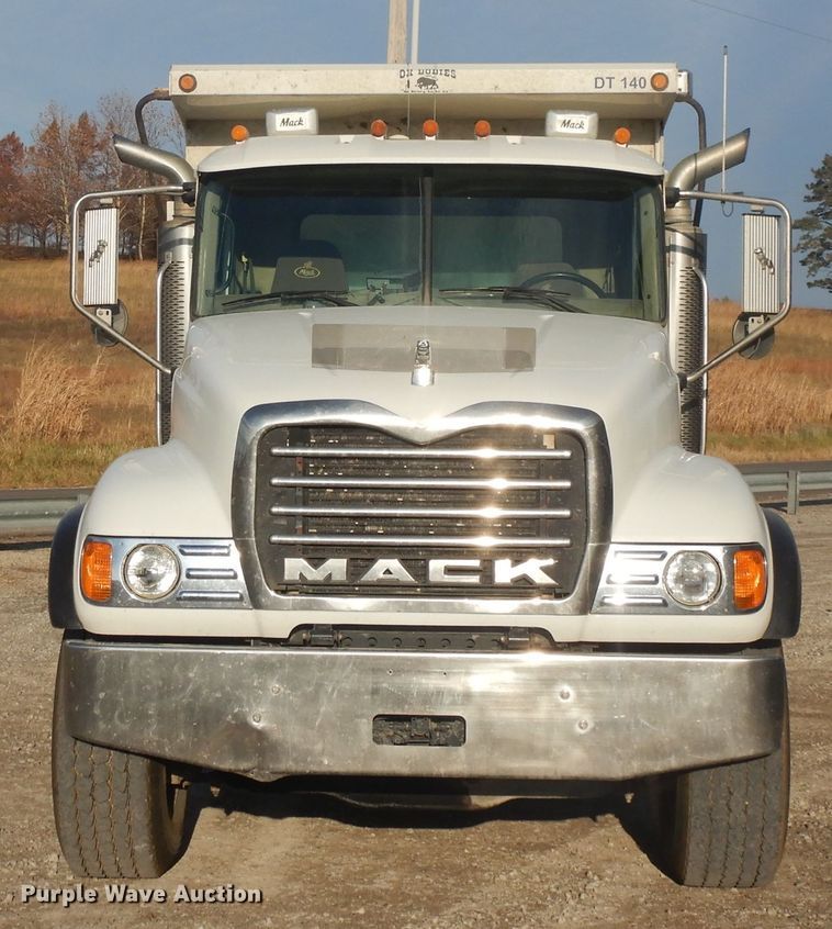 image for item DE2489 2003 Mack Granite CV713  dump truck