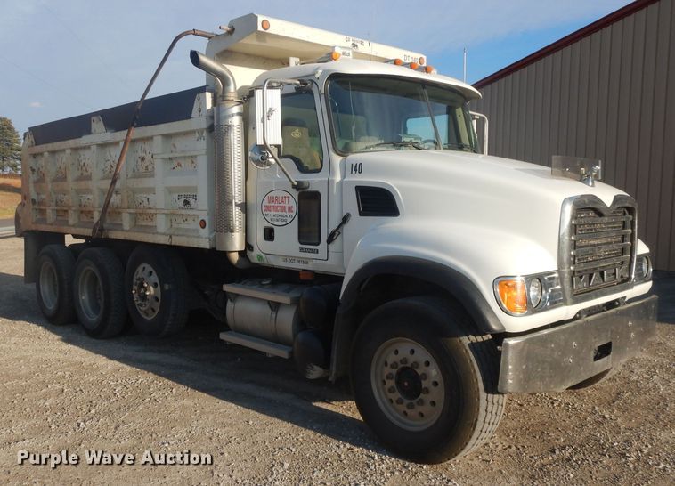 image for item DE2489 2003 Mack Granite CV713  dump truck