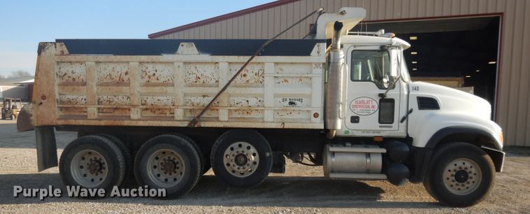 image for item DE2489 2003 Mack Granite CV713  dump truck
