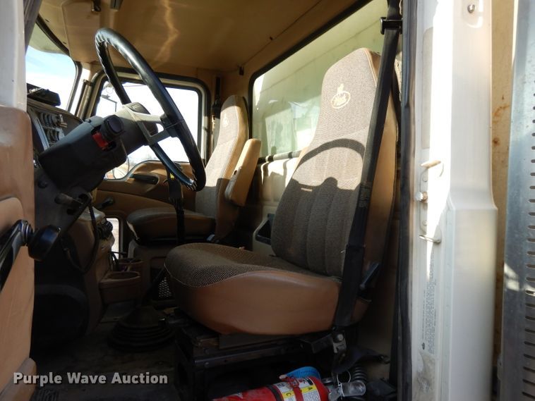 image for item DE2489 2003 Mack Granite CV713  dump truck