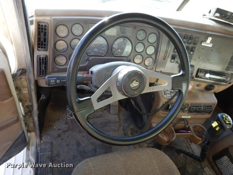 image for item DE2489 2003 Mack Granite CV713  dump truck