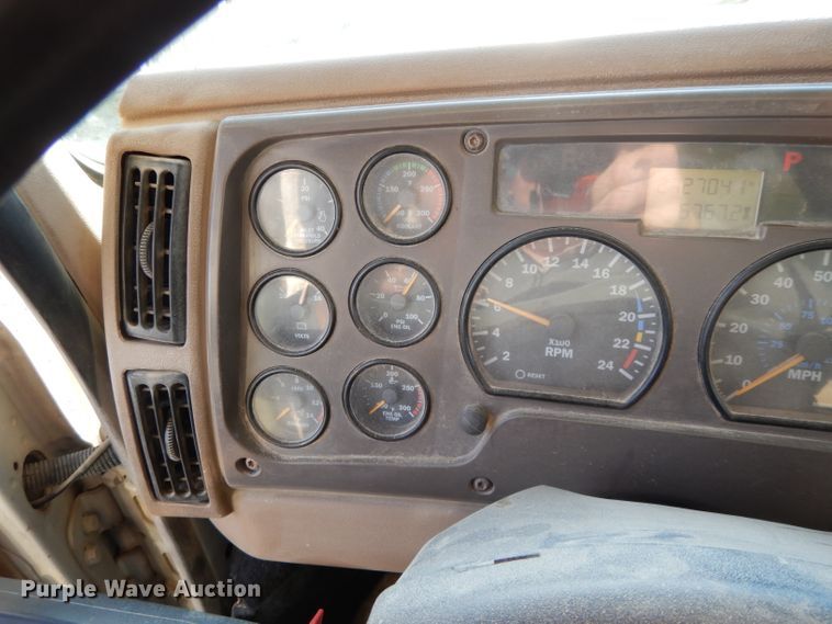 image for item DE2489 2003 Mack Granite CV713  dump truck