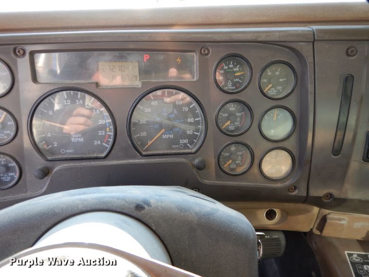 image for item DE2489 2003 Mack Granite CV713  dump truck