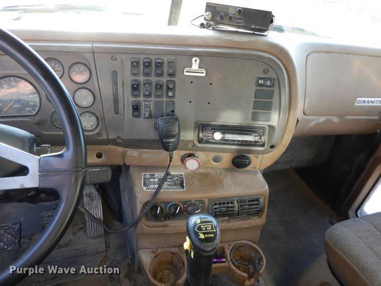 image for item DE2489 2003 Mack Granite CV713  dump truck