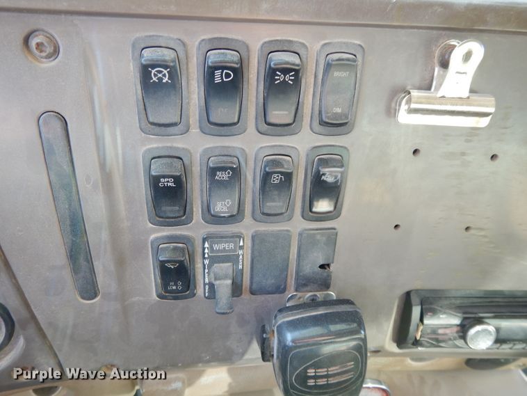 image for item DE2489 2003 Mack Granite CV713  dump truck