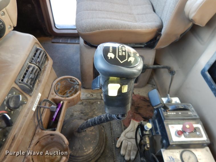 image for item DE2489 2003 Mack Granite CV713  dump truck