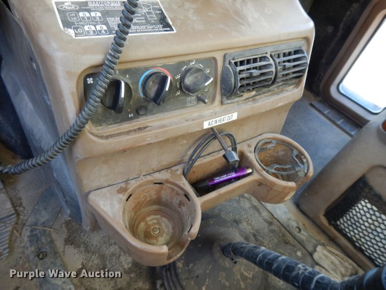 image for item DE2489 2003 Mack Granite CV713  dump truck