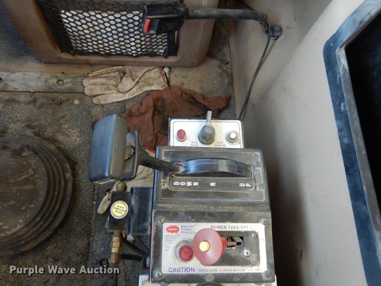 image for item DE2489 2003 Mack Granite CV713  dump truck