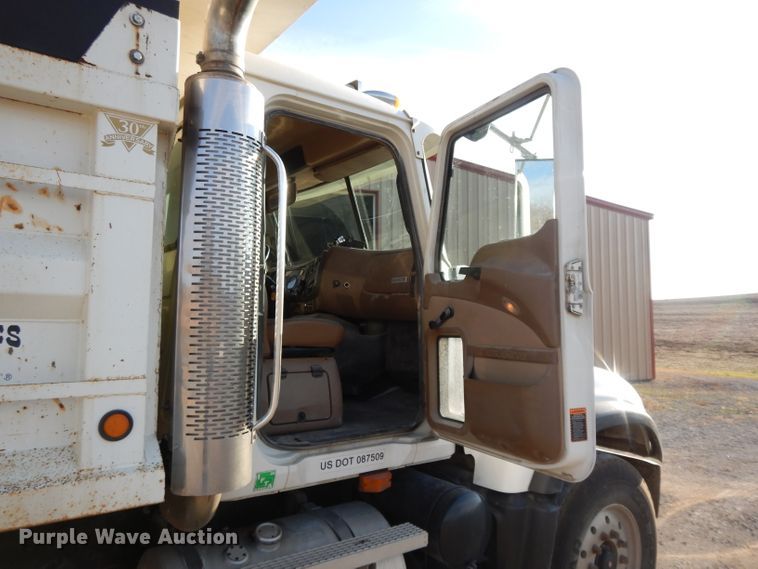 image for item DE2489 2003 Mack Granite CV713  dump truck