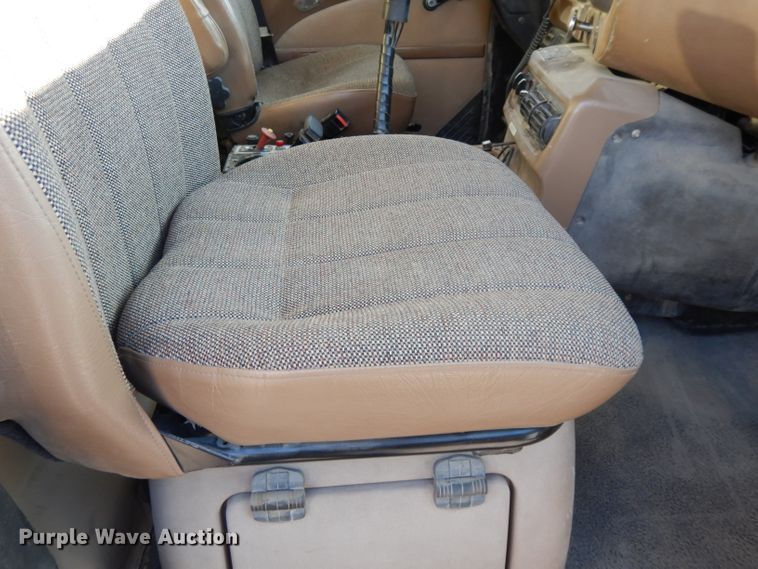 image for item DE2489 2003 Mack Granite CV713  dump truck