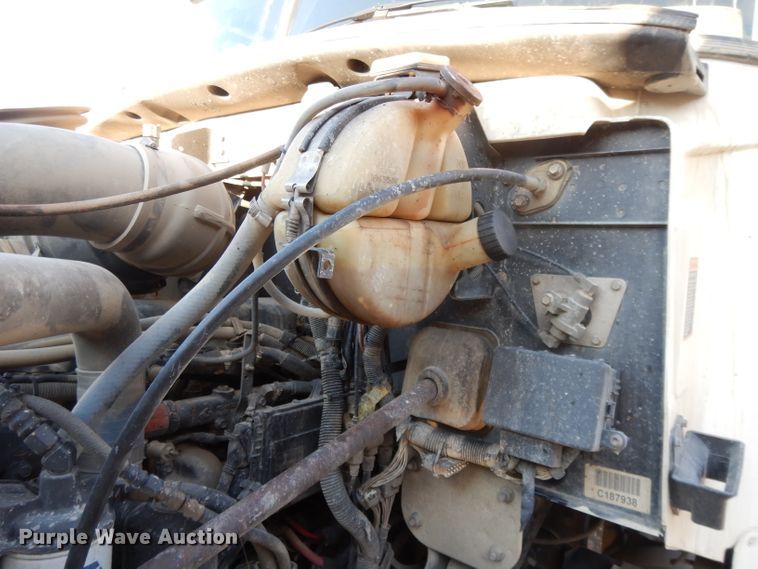 image for item DE2489 2003 Mack Granite CV713  dump truck