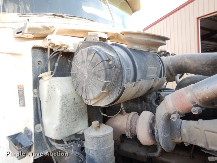 image for item DE2489 2003 Mack Granite CV713  dump truck