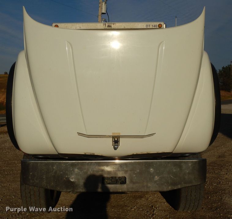 image for item DE2489 2003 Mack Granite CV713  dump truck