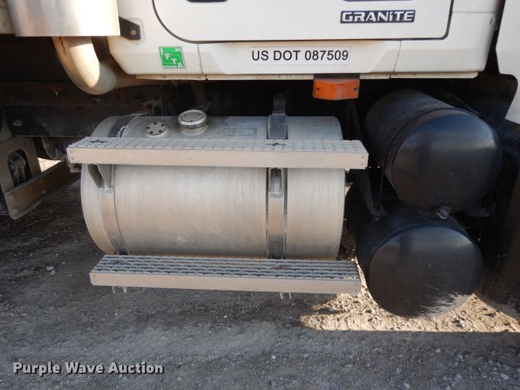 image for item DE2489 2003 Mack Granite CV713  dump truck