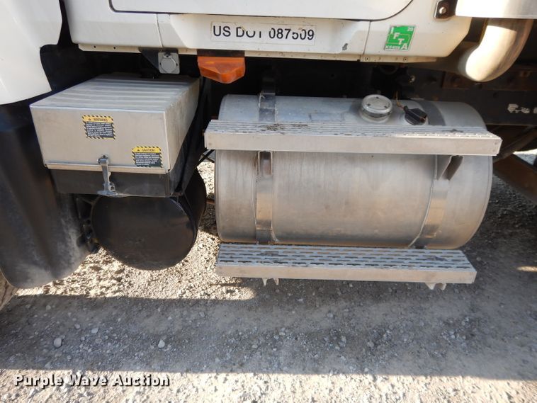 image for item DE2489 2003 Mack Granite CV713  dump truck