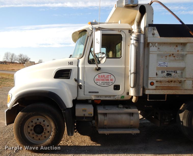 image for item DE2489 2003 Mack Granite CV713  dump truck
