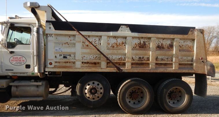 image for item DE2489 2003 Mack Granite CV713  dump truck
