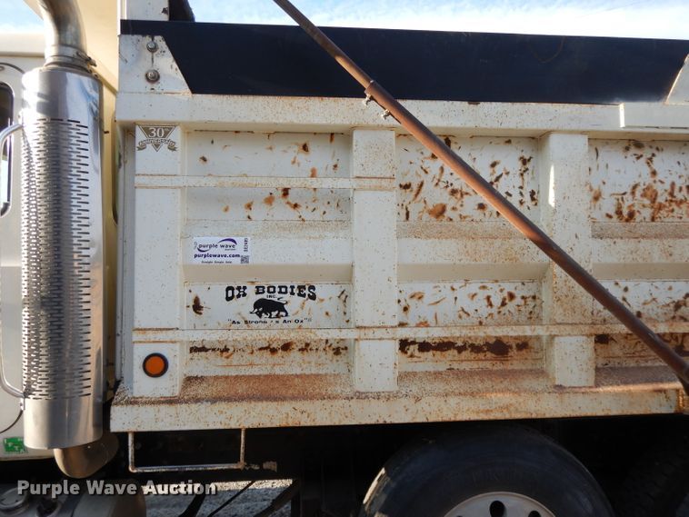 image for item DE2489 2003 Mack Granite CV713  dump truck