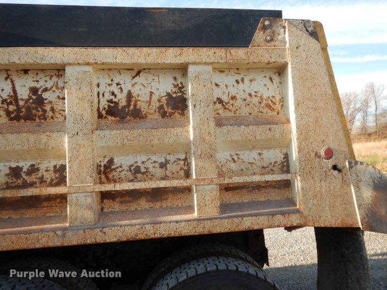 image for item DE2489 2003 Mack Granite CV713  dump truck