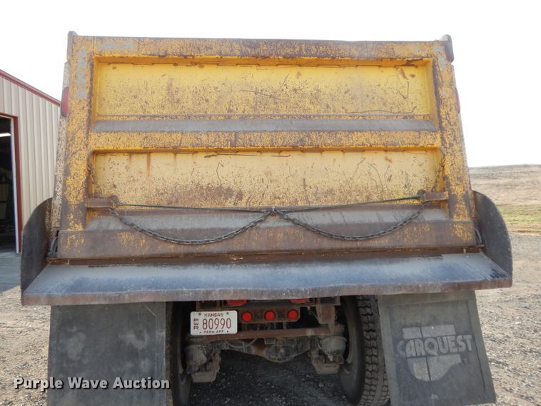 image for item DE2489 2003 Mack Granite CV713  dump truck
