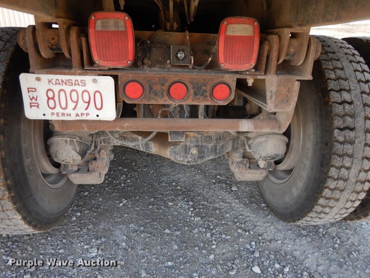 image for item DE2489 2003 Mack Granite CV713  dump truck