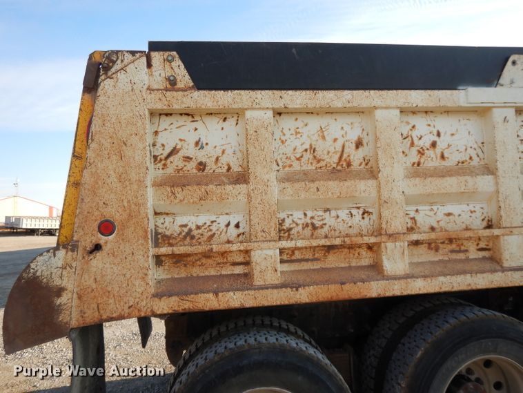 image for item DE2489 2003 Mack Granite CV713  dump truck