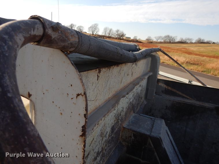 image for item DE2489 2003 Mack Granite CV713  dump truck