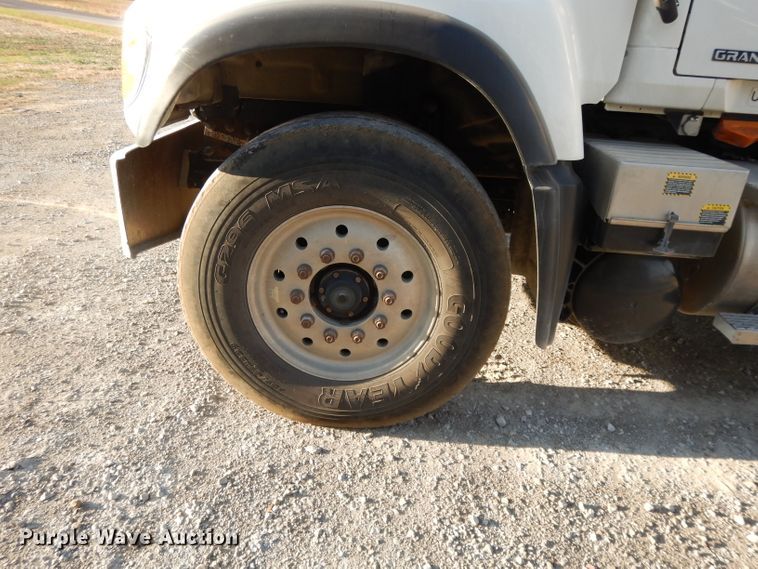 image for item DE2489 2003 Mack Granite CV713  dump truck