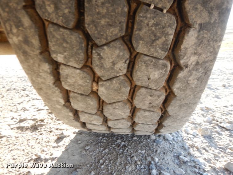 image for item DE2489 2003 Mack Granite CV713  dump truck