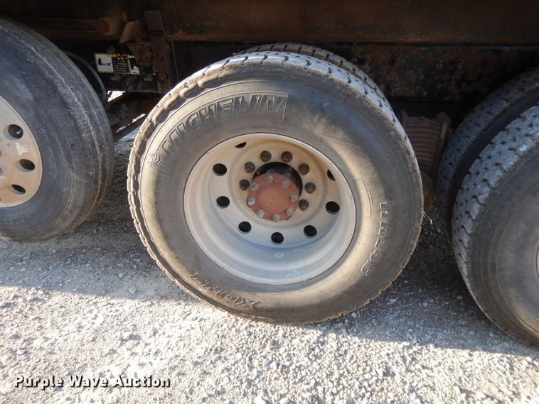 image for item DE2489 2003 Mack Granite CV713  dump truck