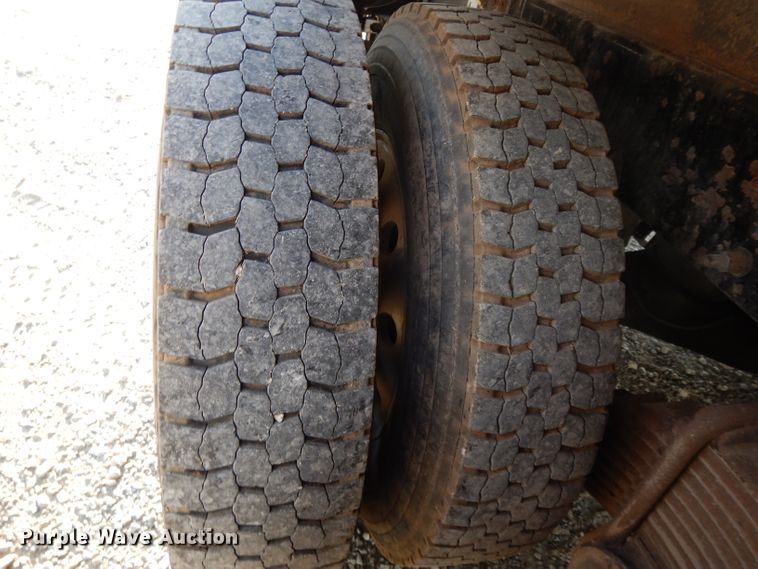 image for item DE2489 2003 Mack Granite CV713  dump truck