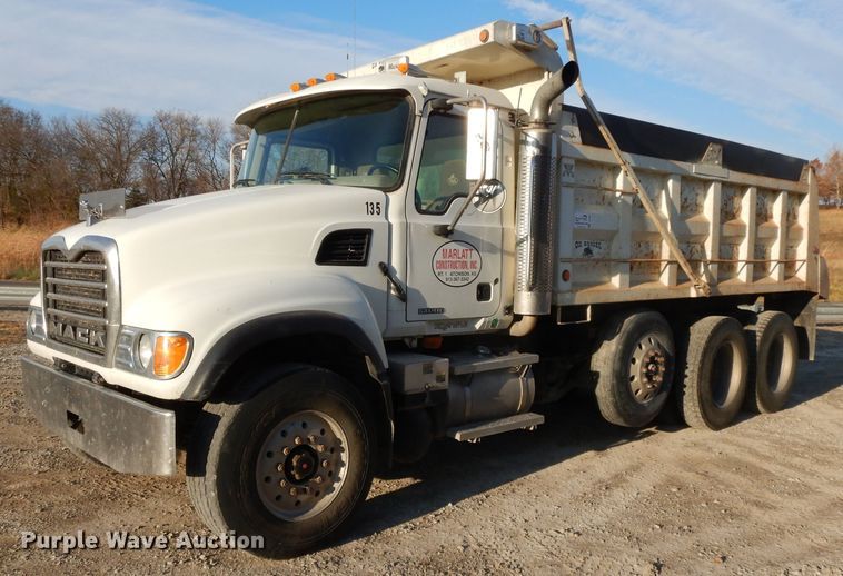 image for item DE2490 2003 Mack Granite CV713  dump truck