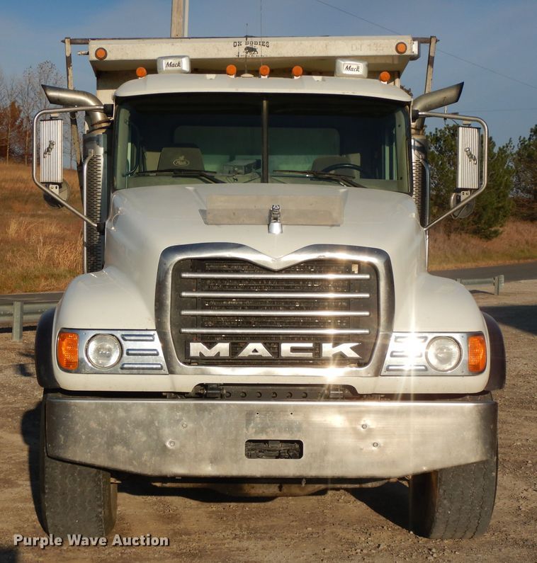 image for item DE2490 2003 Mack Granite CV713  dump truck