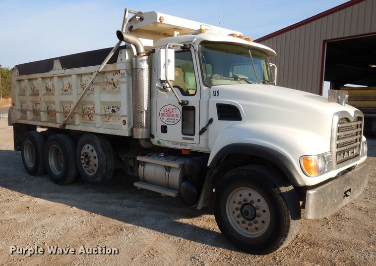 image for item DE2490 2003 Mack Granite CV713  dump truck