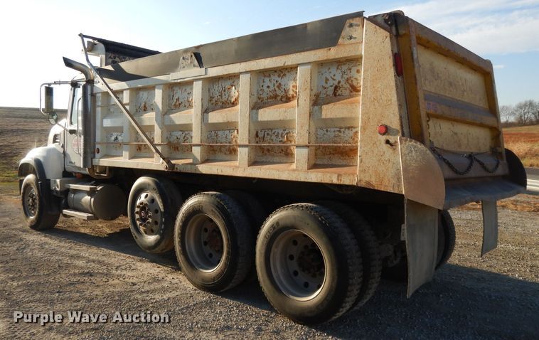 image for item DE2490 2003 Mack Granite CV713  dump truck
