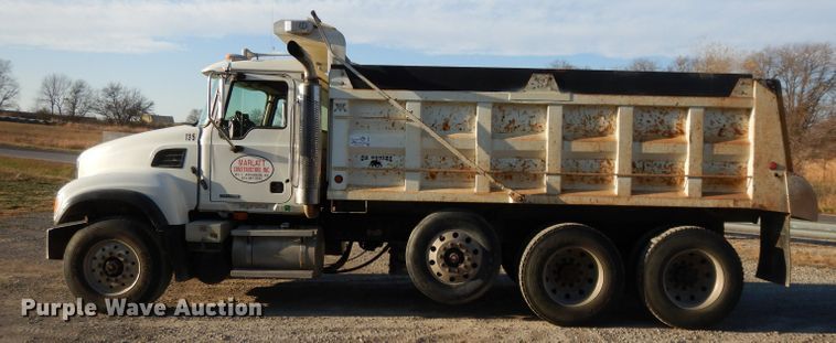 image for item DE2490 2003 Mack Granite CV713  dump truck