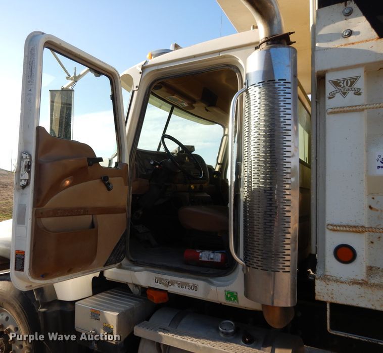 image for item DE2490 2003 Mack Granite CV713  dump truck